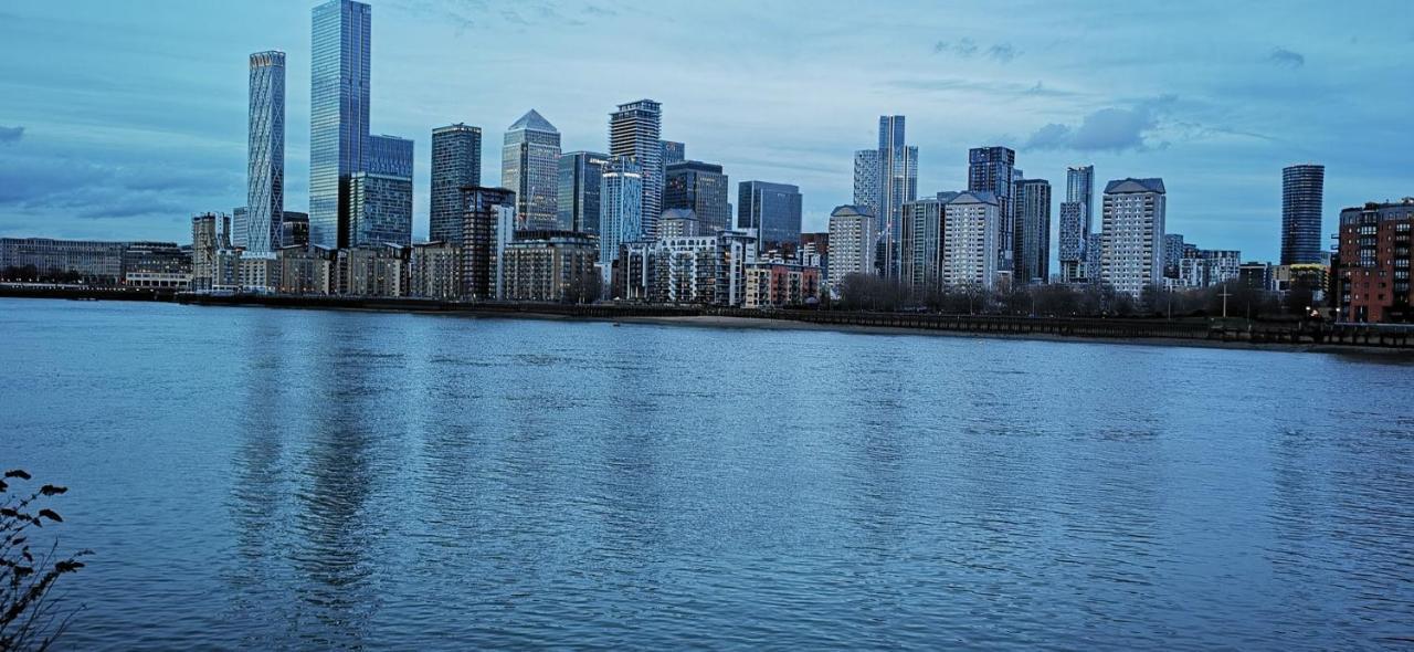 Stunning Massive Bedroom +Direct Thames River View Лондон Екстер'єр фото