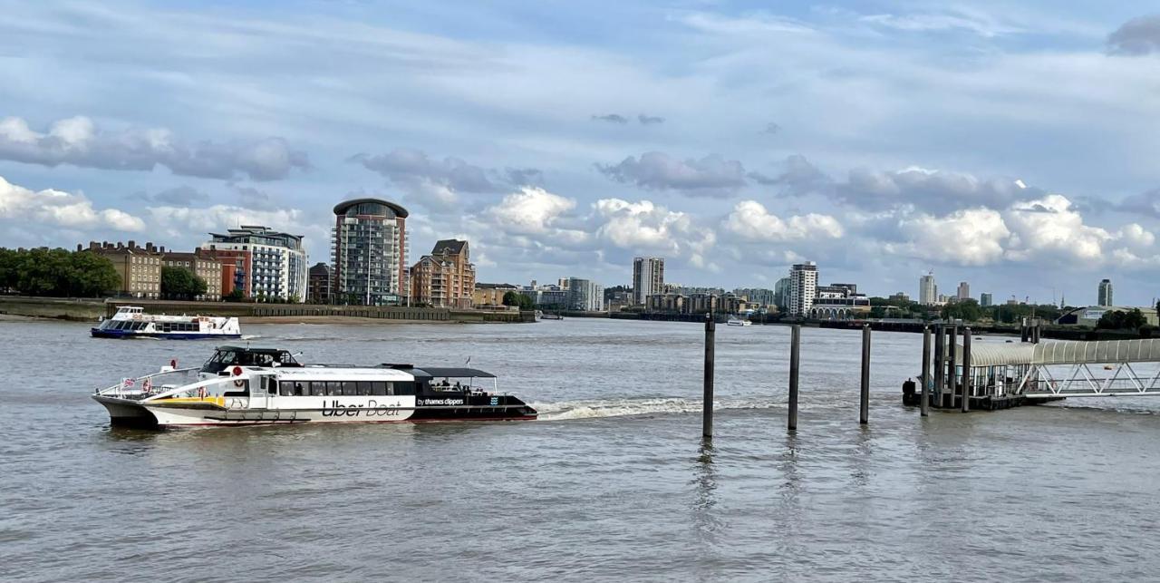 Stunning Massive Bedroom +Direct Thames River View Лондон Екстер'єр фото