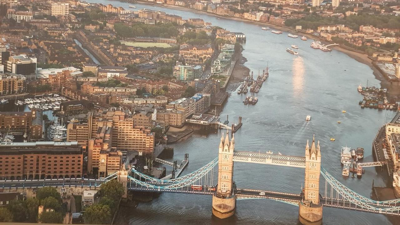 Stunning Massive Bedroom +Direct Thames River View Лондон Екстер'єр фото