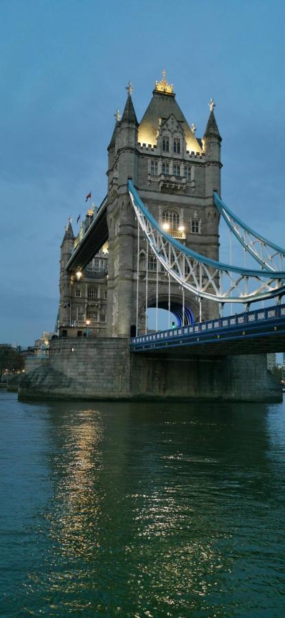Stunning Massive Bedroom +Direct Thames River View Лондон Екстер'єр фото