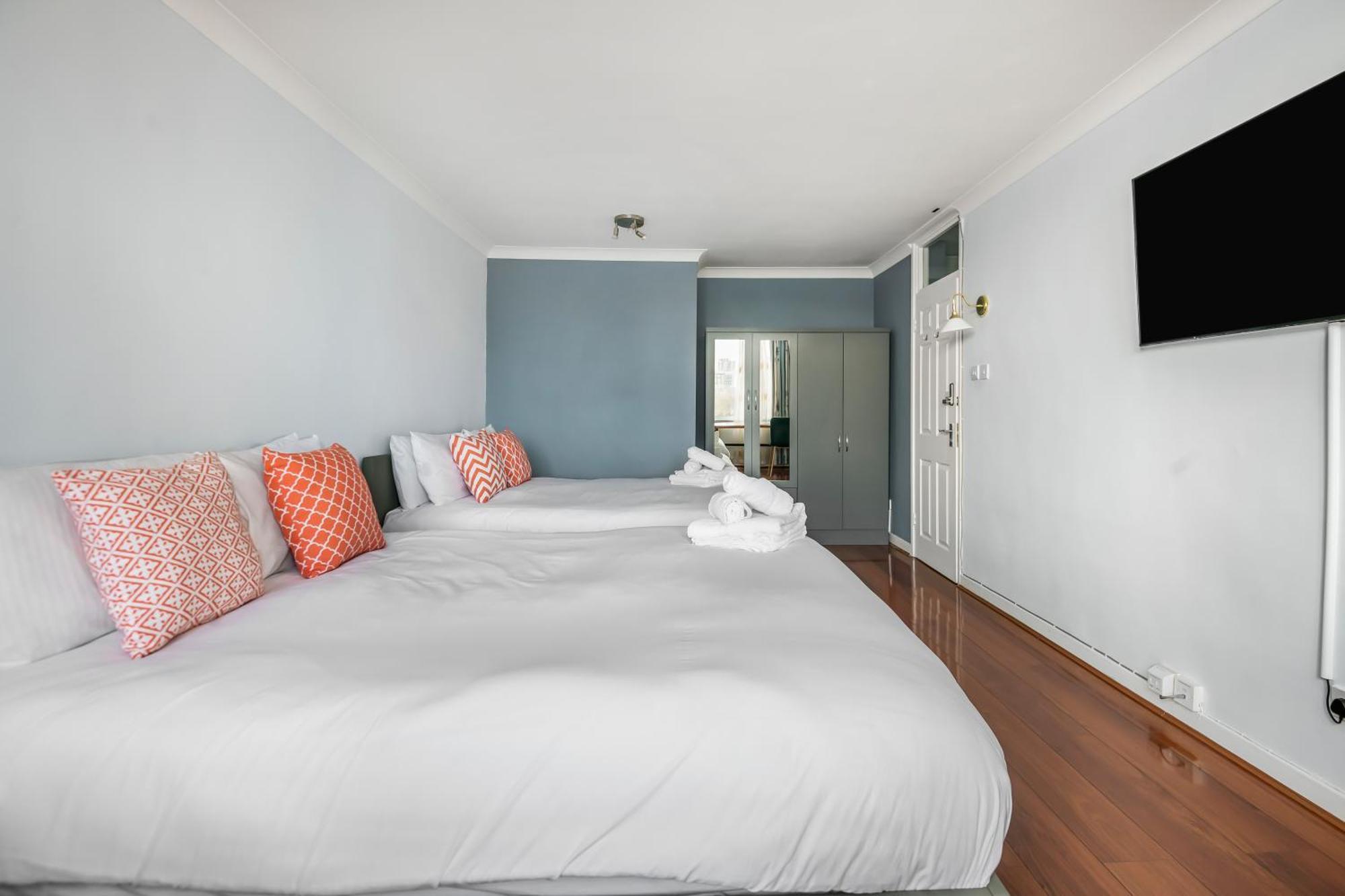Stunning Massive Bedroom +Direct Thames River View Лондон Екстер'єр фото