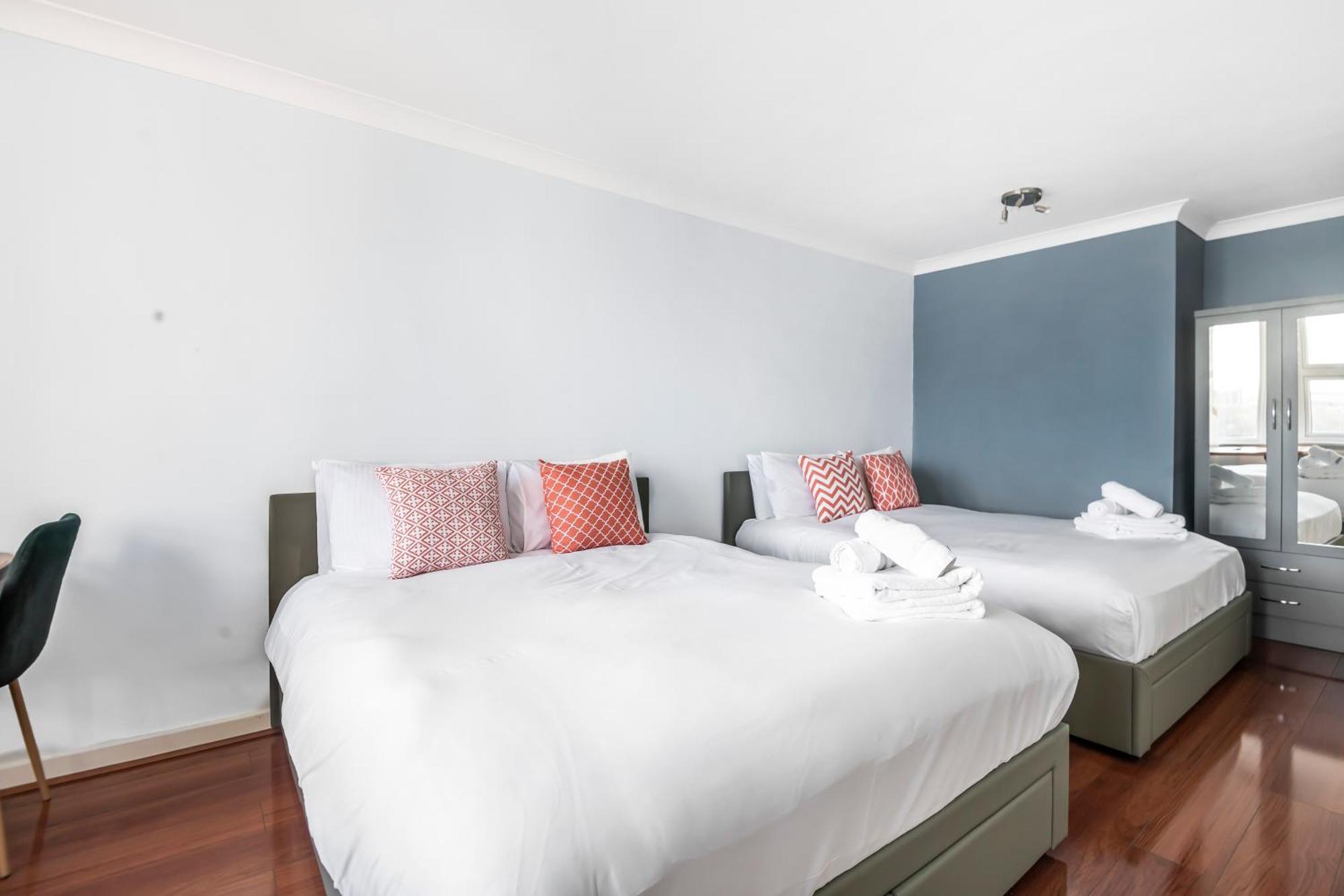 Stunning Massive Bedroom +Direct Thames River View Лондон Екстер'єр фото