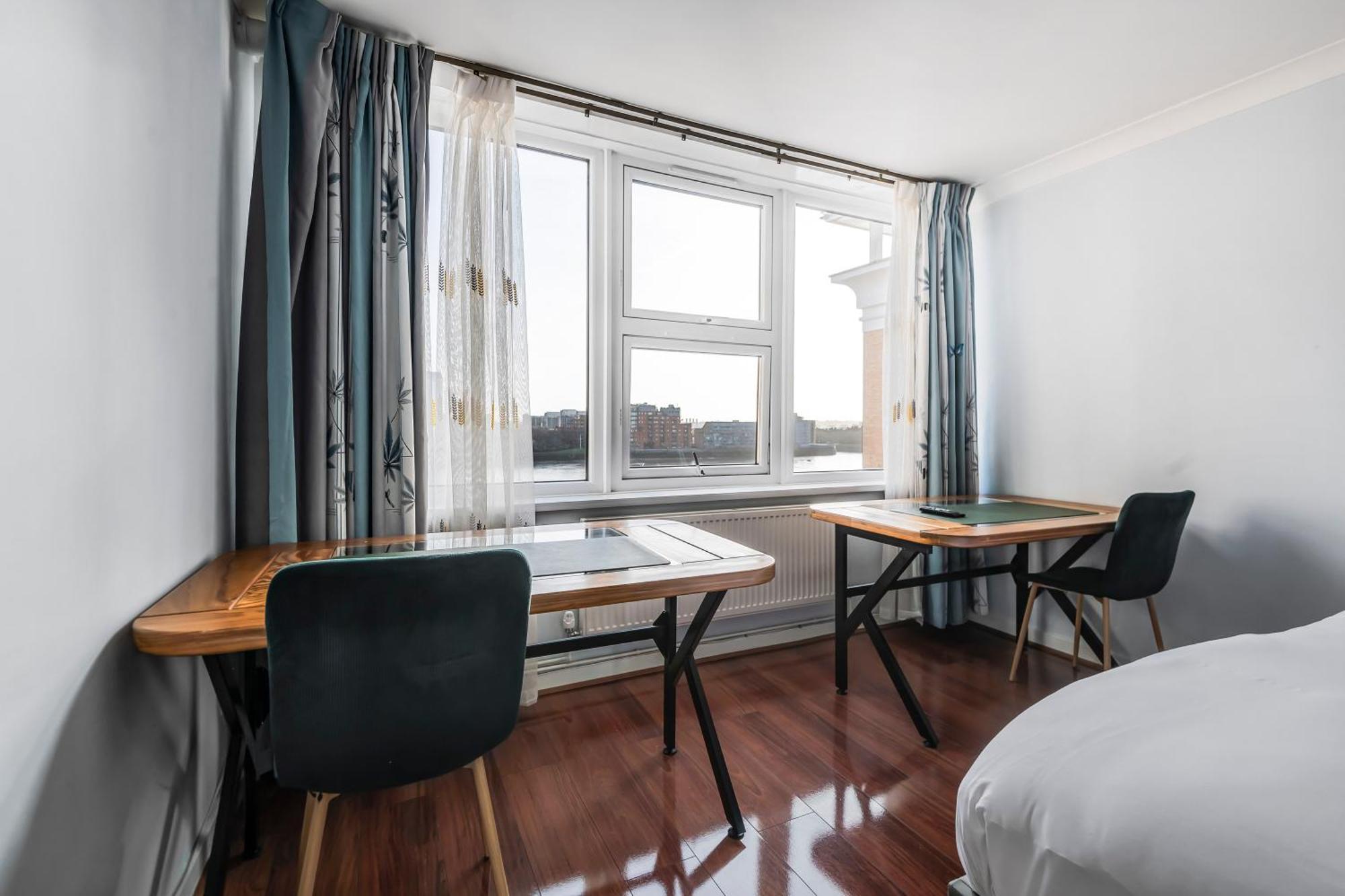 Stunning Massive Bedroom +Direct Thames River View Лондон Екстер'єр фото